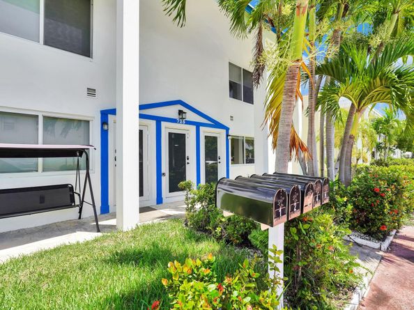 725 81st St, Miami Beach FL 33141