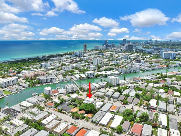 725 81st St, Miami Beach FL 33141