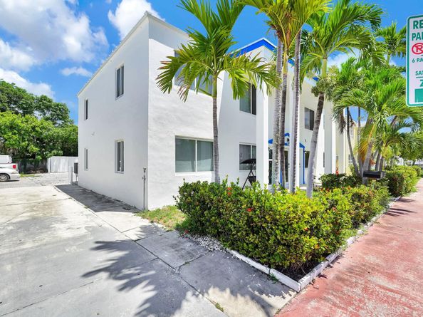 725 81st St, Miami Beach FL 33141