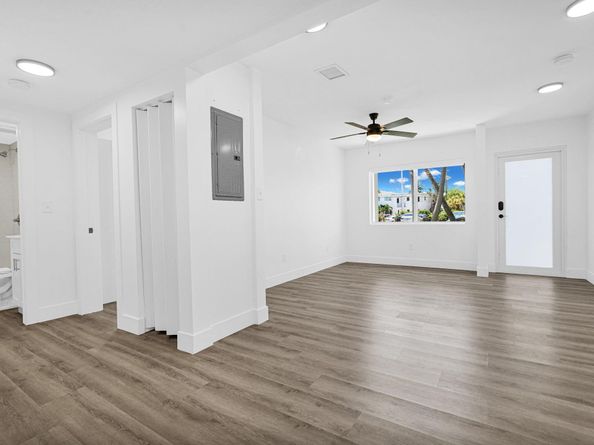 725 81st St, Miami Beach FL 33141