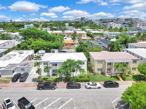 725 81st St, Miami Beach FL 33141