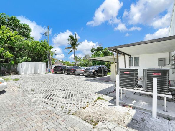 725 81st St, Miami Beach FL 33141