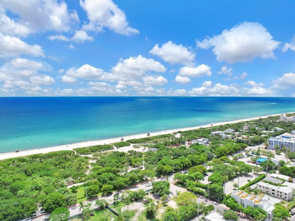 725 81st St, Miami Beach FL 33141