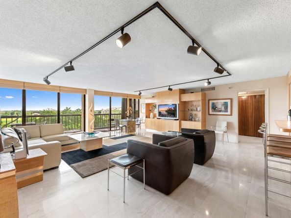 2480 Presidential Way 603, West Palm Beach FL 33401