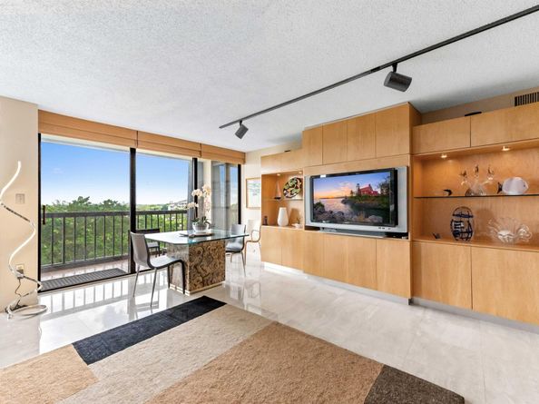 2480 Presidential Way 603, West Palm Beach FL 33401