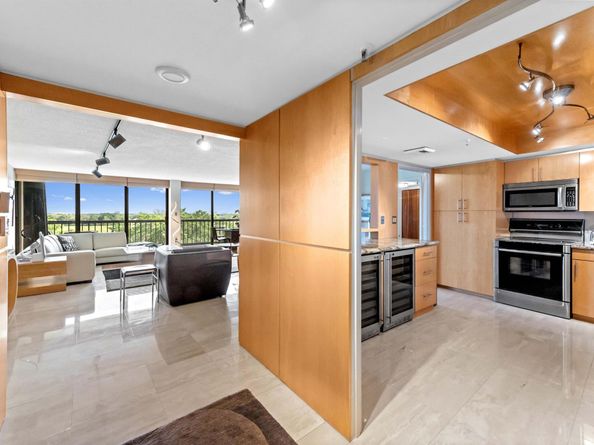 2480 Presidential Way 603, West Palm Beach FL 33401
