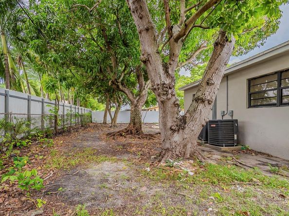 19710 NW 11th Ct, Miami FL 33169