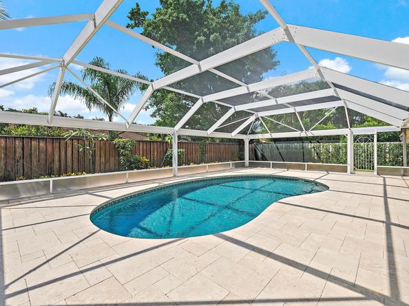 12 Bentwood Road, Palm Beach Gardens FL 33418