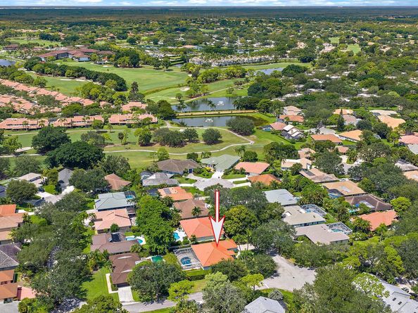 12 Bentwood Road, Palm Beach Gardens FL 33418