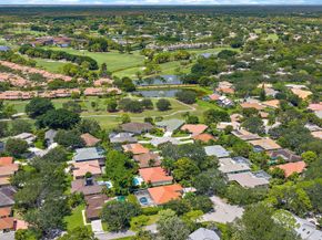 12 Bentwood Road, Palm Beach Gardens FL 33418