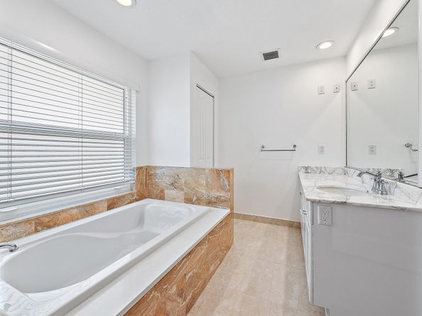 12 Bentwood Road, Palm Beach Gardens FL 33418