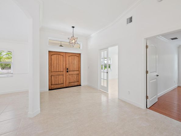 12 Bentwood Road, Palm Beach Gardens FL 33418