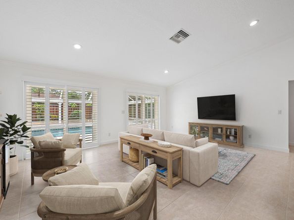 12 Bentwood Road, Palm Beach Gardens FL 33418