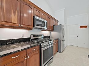 12 Bentwood Road, Palm Beach Gardens FL 33418