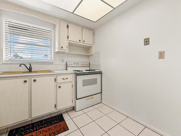 2664 Dudley Drive E F, West Palm Beach FL 33415