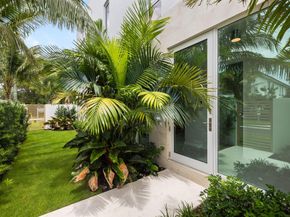 800 Bond Way, Delray Beach FL 33483