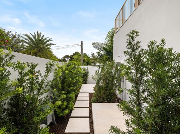 800 Bond Way, Delray Beach FL 33483