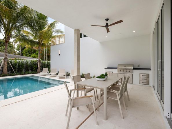 800 Bond Way, Delray Beach FL 33483