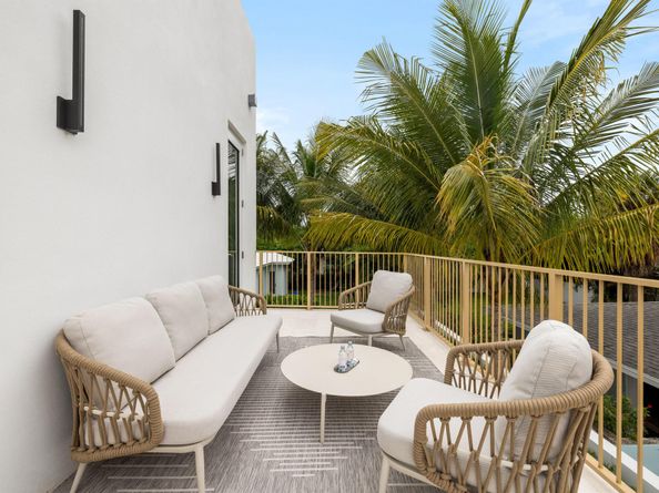 800 Bond Way, Delray Beach FL 33483