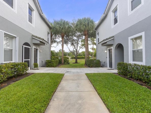 3043 Grandiflora Drive, Greenacres FL 33467