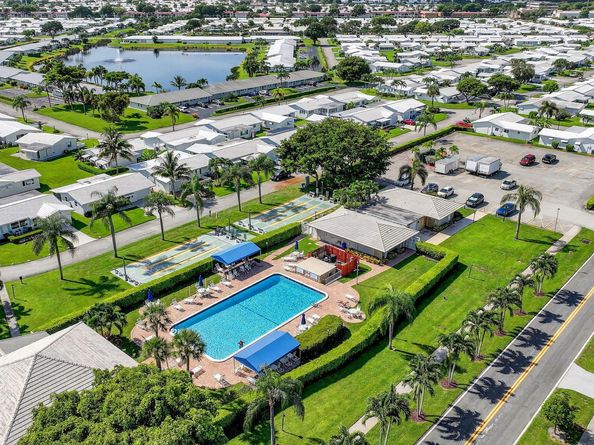 2000 SW 20th Place, Boynton Beach FL 33426