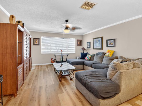2000 SW 20th Place, Boynton Beach FL 33426