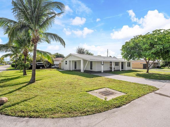300 NE 43rd St, Oakland Park FL 33334
