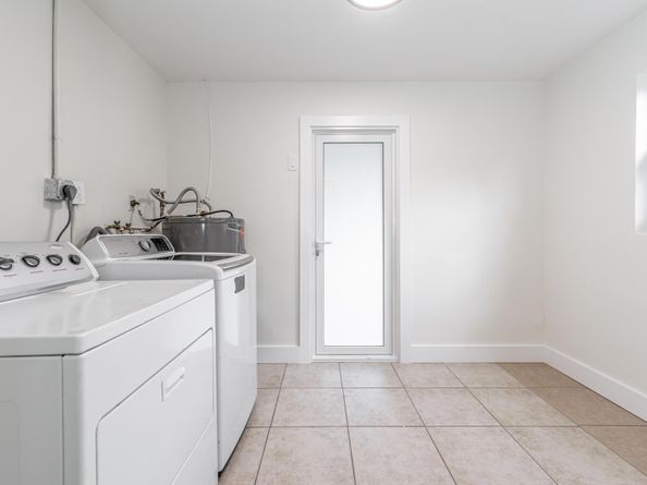 300 NE 43rd St, Oakland Park FL 33334