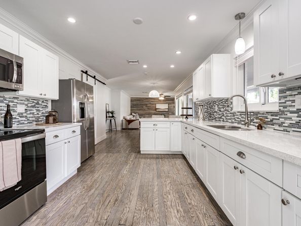 300 NE 43rd St, Oakland Park FL 33334