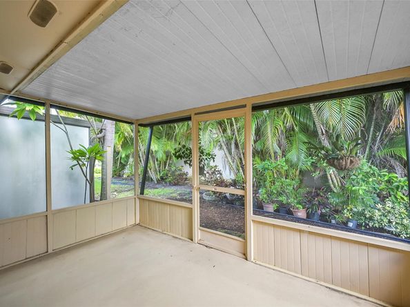 8 Camden Ln, Boynton Beach FL 33426