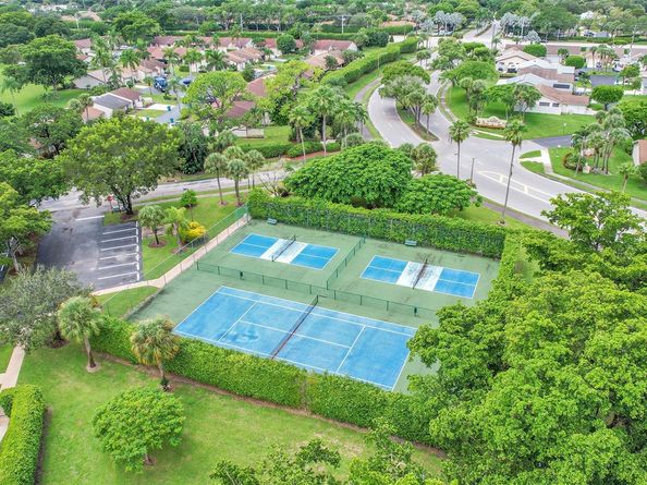 8 Camden Ln, Boynton Beach FL 33426