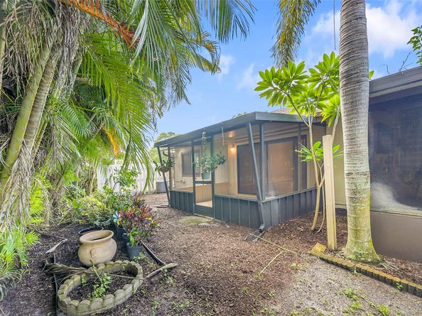 8 Camden Ln, Boynton Beach FL 33426