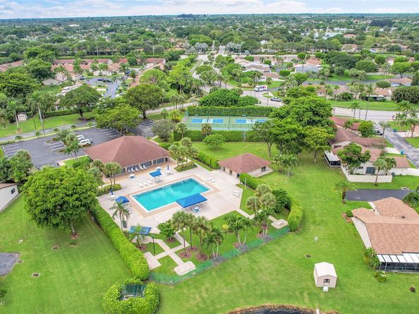 8 Camden Ln, Boynton Beach FL 33426
