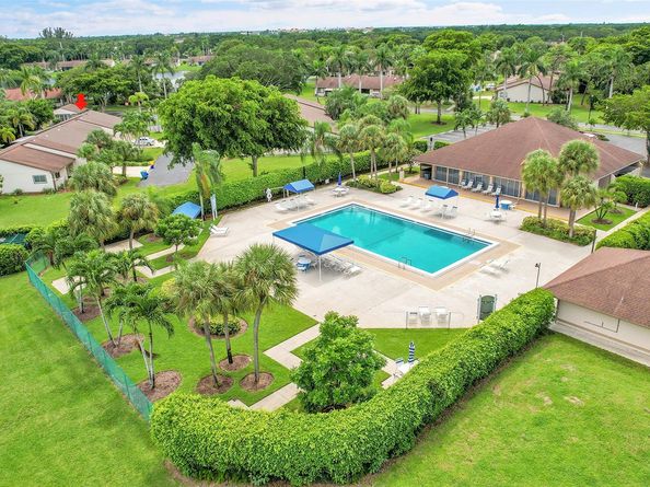 8 Camden Ln, Boynton Beach FL 33426