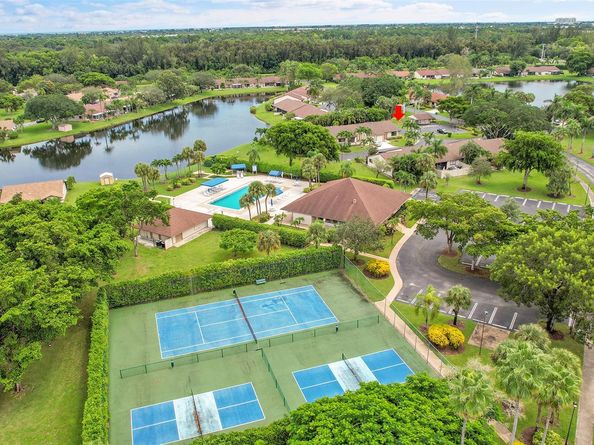 8 Camden Ln, Boynton Beach FL 33426