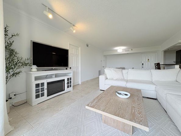 5280 NW 2nd Avenue 412, Boca Raton FL 33487