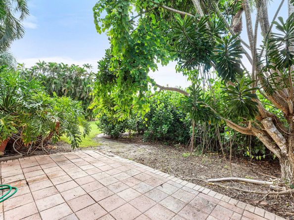 10654 Greenbriar Villa Drive, Lake Worth FL 33449