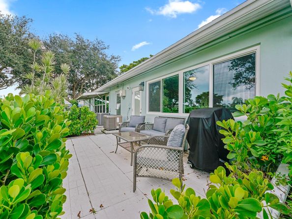 277 W High Point Court B, Delray Beach FL 33445