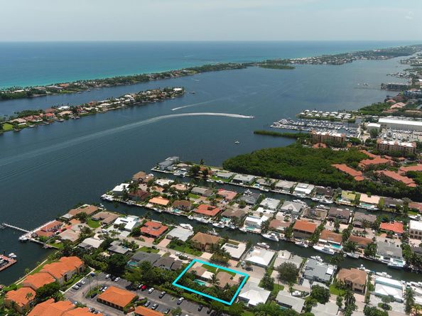 136 Lucina Drive, Hypoluxo FL 33462