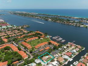 136 Lucina Drive, Hypoluxo FL 33462
