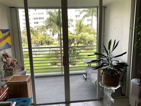 2731 NE 14th Street Cswy 307, Pompano Beach FL 33062