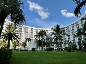 2731 NE 14th Street Cswy 307, Pompano Beach FL 33062