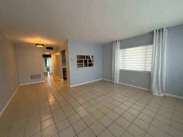 3240 Lake Osborne Drive 108, Lake Worth Beach FL 33461