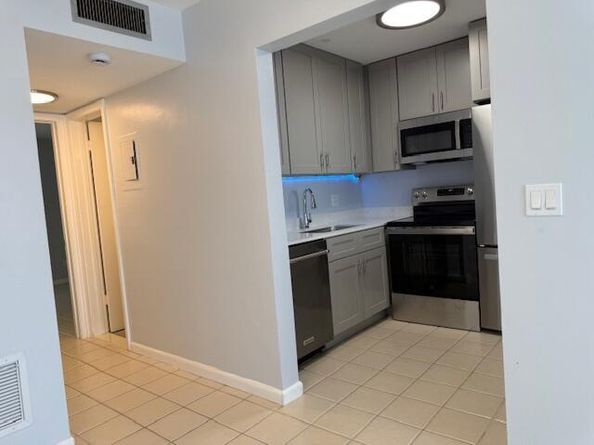 3240 Lake Osborne Drive 108, Lake Worth Beach FL 33461