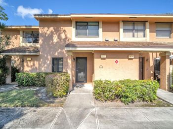 3815 Carambola Cir