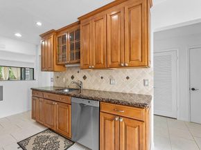 8566 Casa  Del Lago 47 F, Boca Raton FL 33433