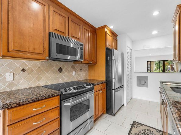 8566 Casa  Del Lago 47 F, Boca Raton FL 33433