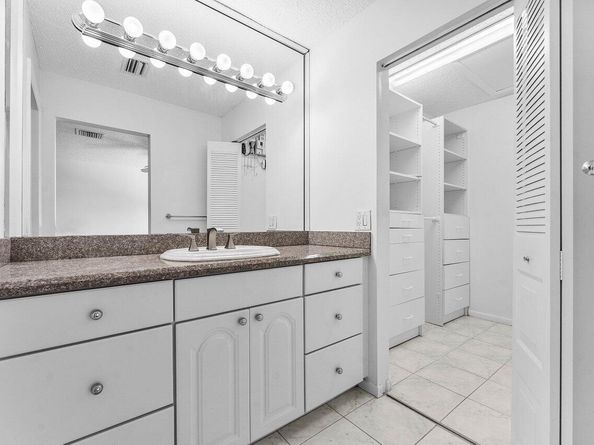 8566 Casa  Del Lago 47 F, Boca Raton FL 33433