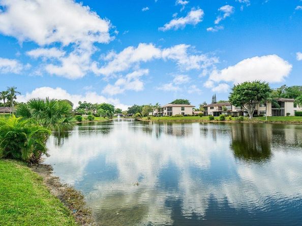 8566 Casa  Del Lago 47 F, Boca Raton FL 33433