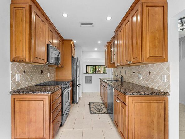 8566 Casa  Del Lago 47 F, Boca Raton FL 33433
